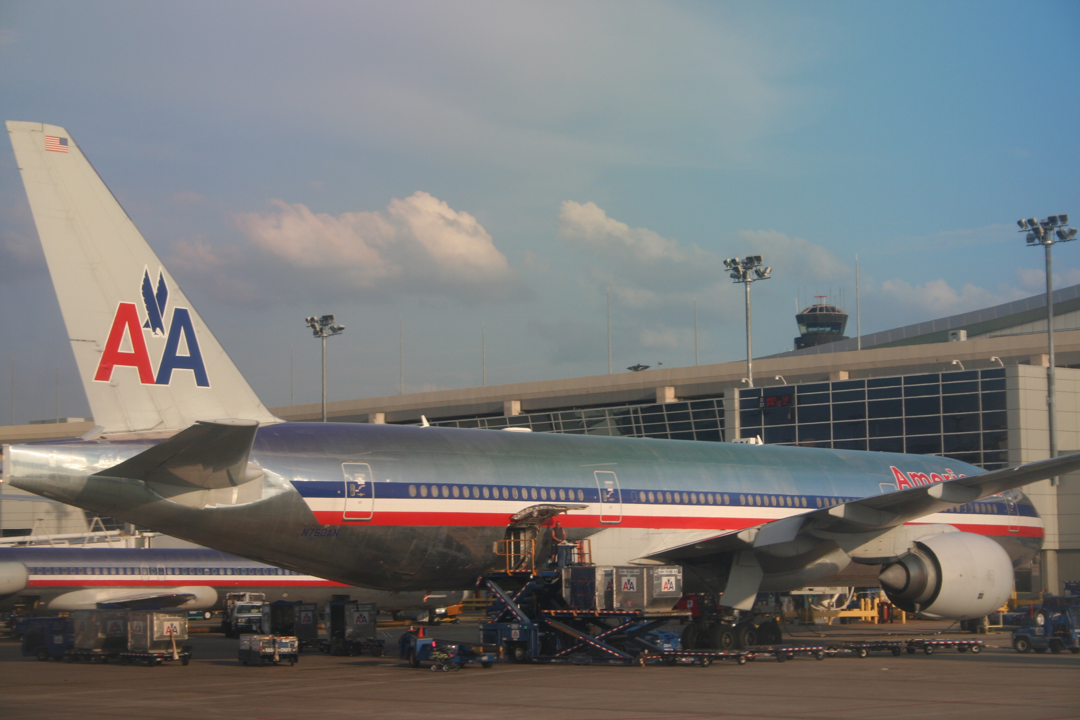 American Airlines Loading Food 277