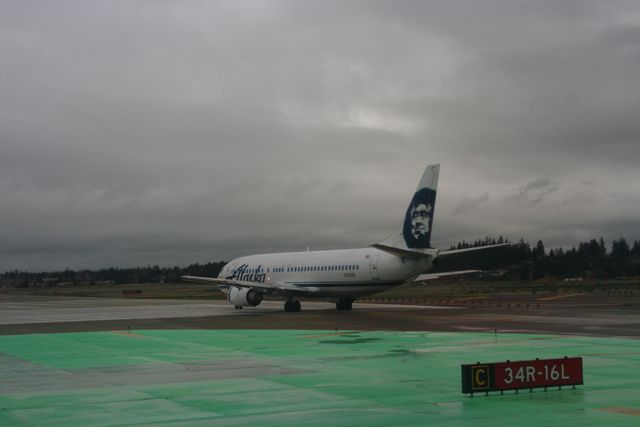Alaska Green Tarmac IMG_7496