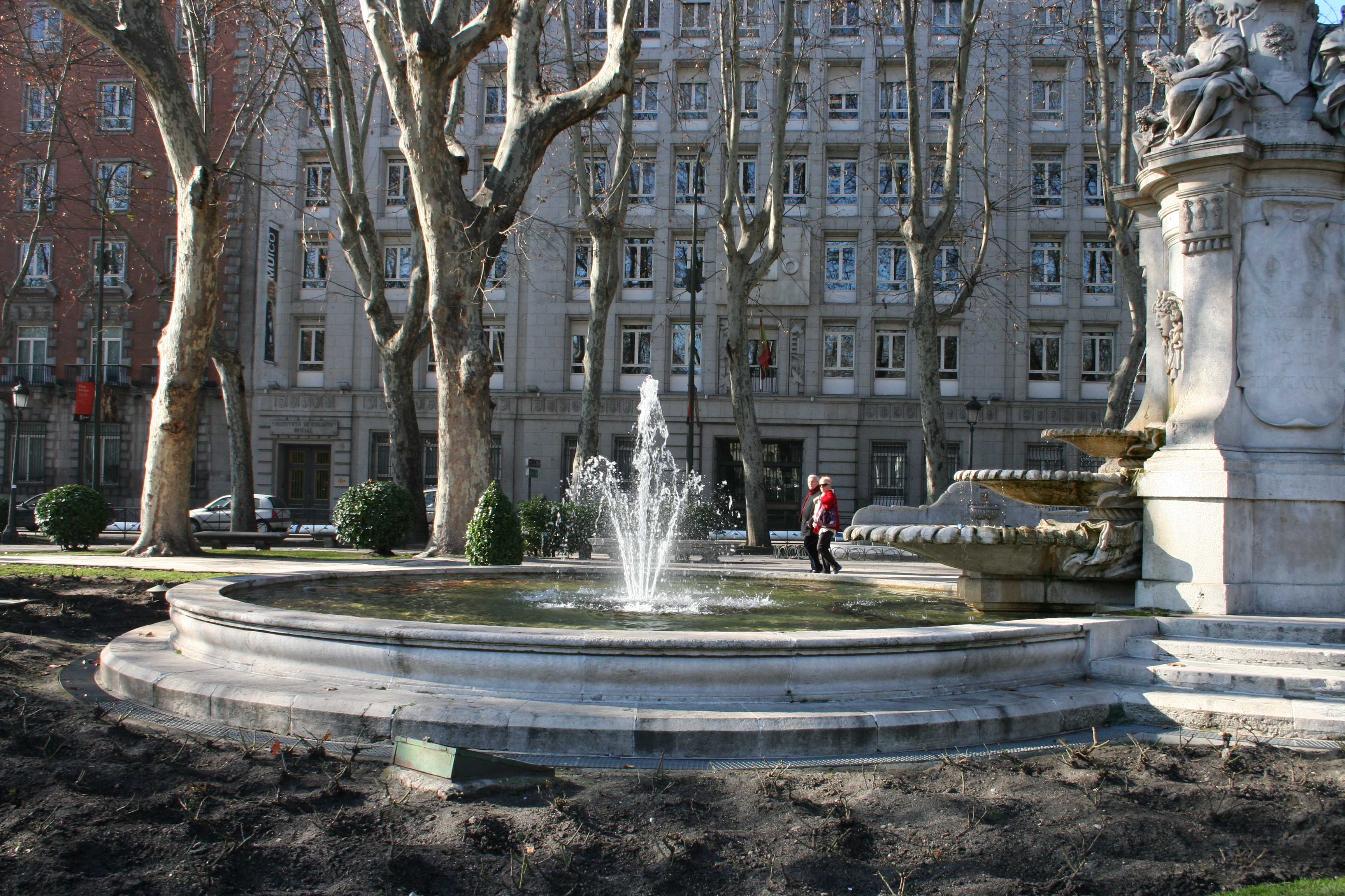 Madrid Fountain Couple