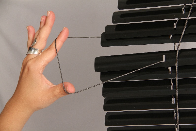 Blinds Fingers Pull Cord Out