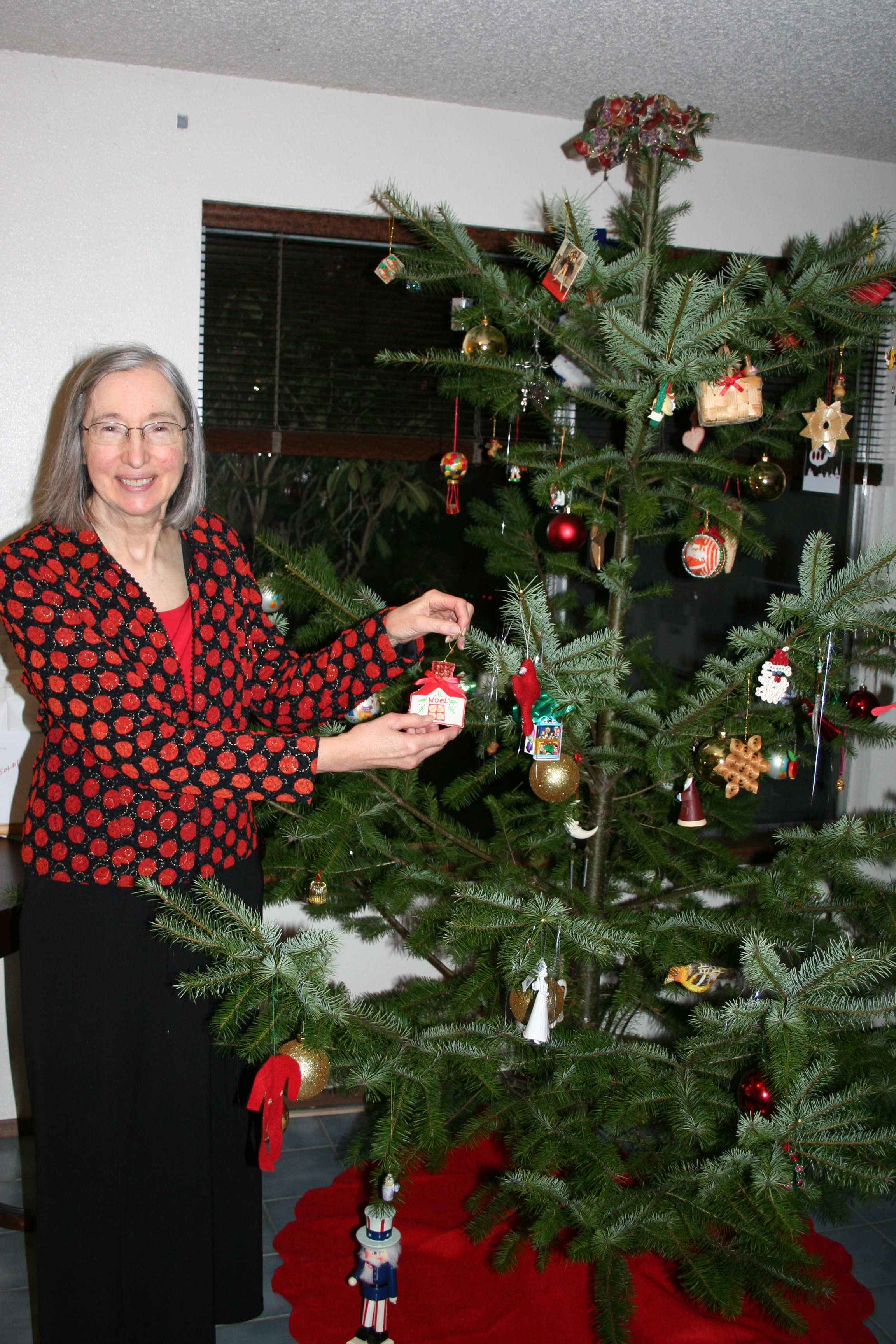 Rita Decorating Tree