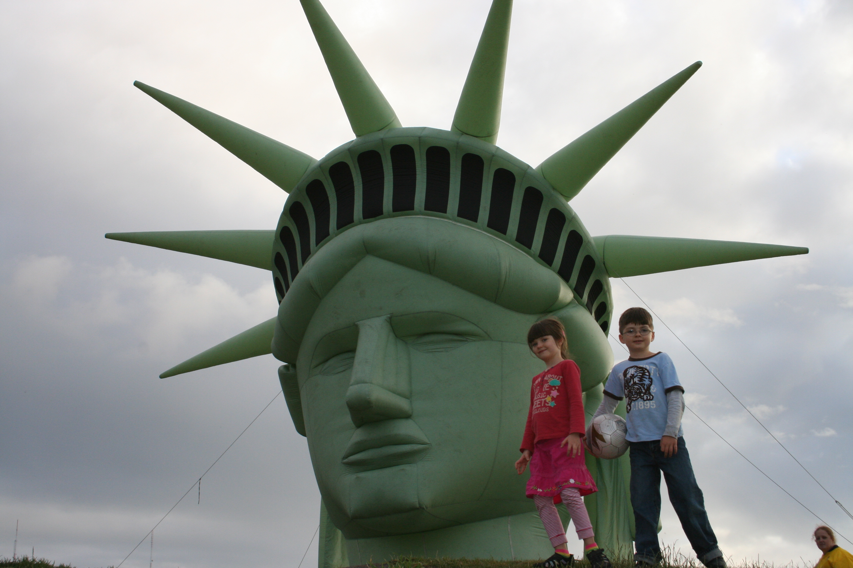 Gasworks Park Statue of Liberty Twins 032