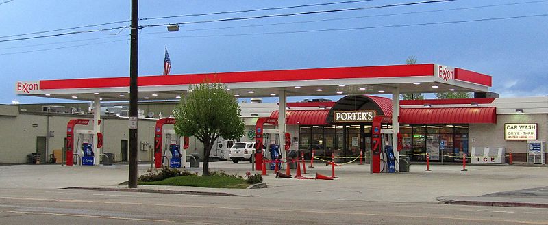 800px-Exxon_Gas_Station_(34035531150)