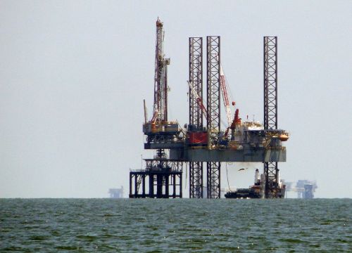 Oil-rig-in-gulf-of-mexico-port-fourchon-louisiana_noaa_980