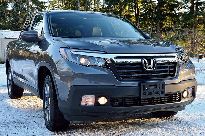 800px-2017_Honda_Ridgeline_RTL-front-end