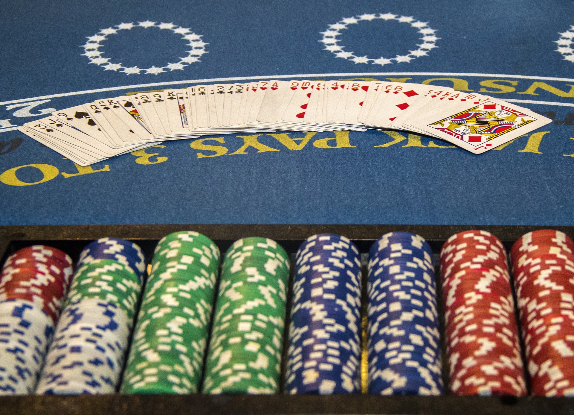 Gambling Showing Chips and Cards-1298632_1920 Gambling Showing Chips and Cards-1298632_1920