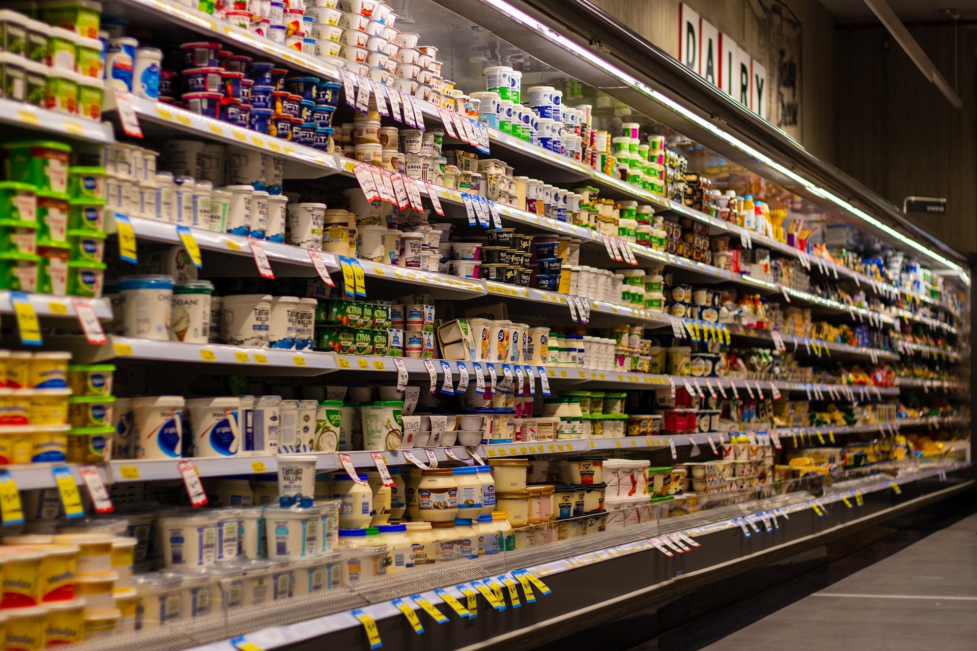 Supermarket-Shelf With Lots of Single-Use Packages 4052658_1920