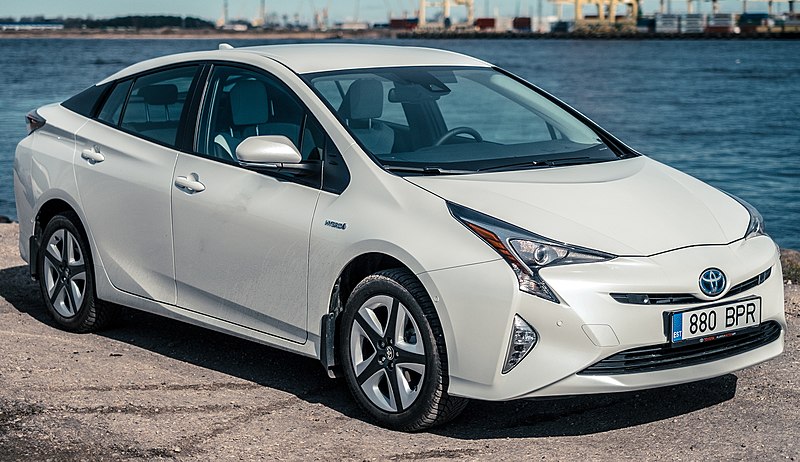 Toyota_Prius_(ZVW50R)_Hybrid_liftback_White By the Water (2016-04-02)_01