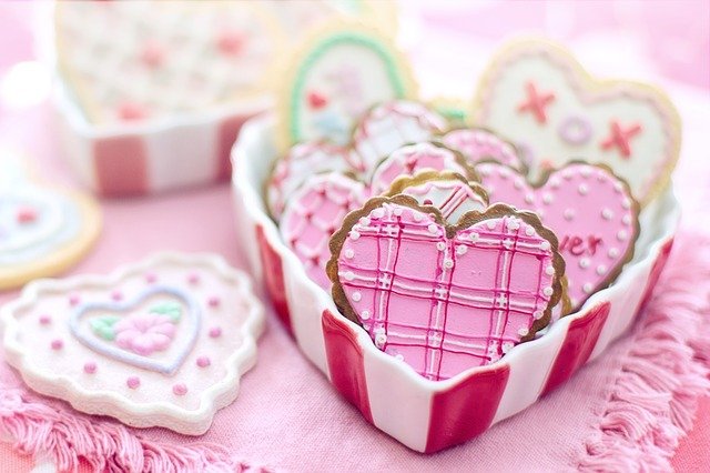 Valentines-day-Cookies in a Heart-shaped Box 3984155_640