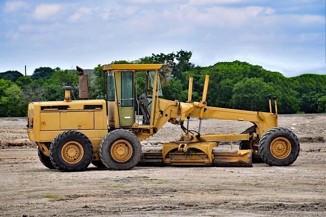 Road grader-Blue Sky Brown Road g4021048ed_640