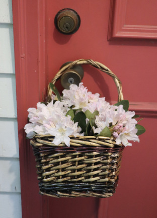 White Rhodies in Basket on Door IMG_9657