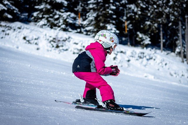 Skiing Child in Pink Ski Clothes Skiing Downhill-g65b8db717_640