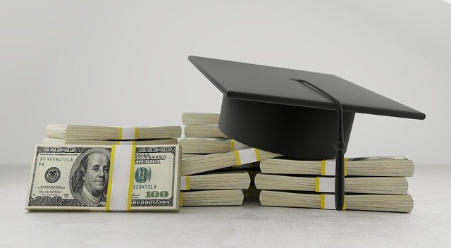 Graduation Hat Stack of Money-g8c40cff3a_640