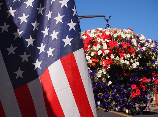 Labor-day-Flag and Flowers g640462718_640