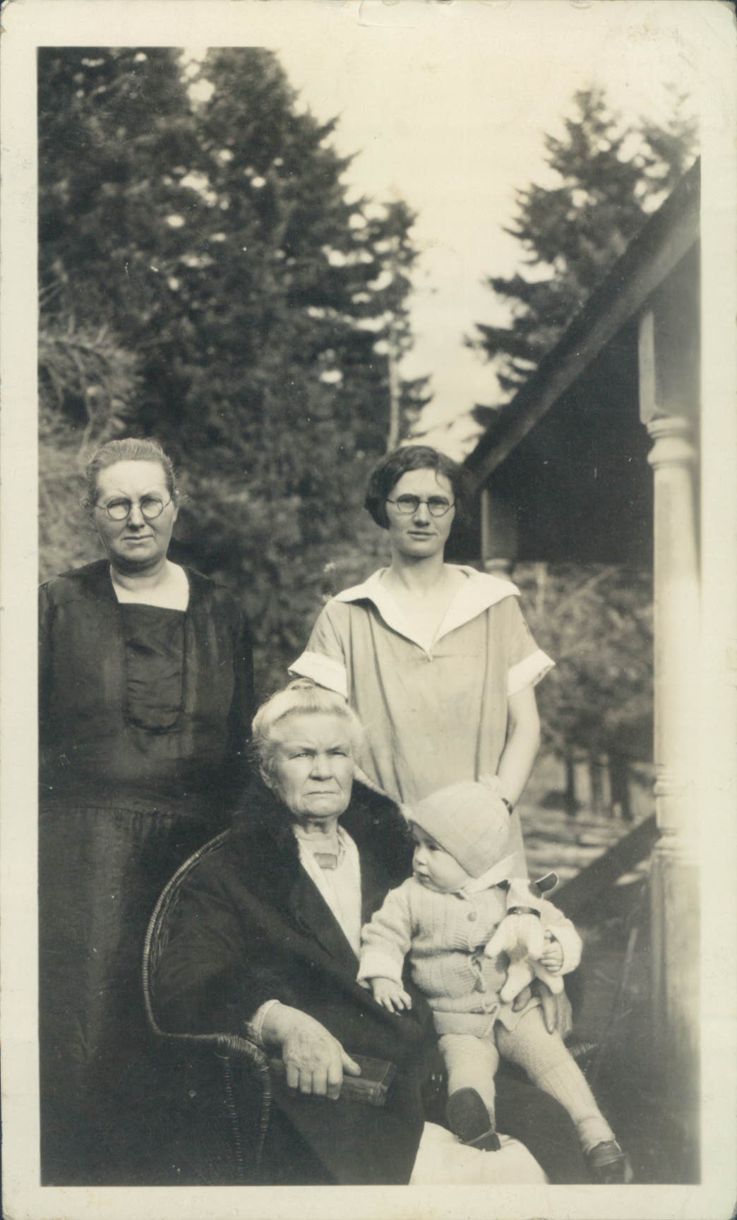 Laura Slingsby Mable and Lois Taylor 1927