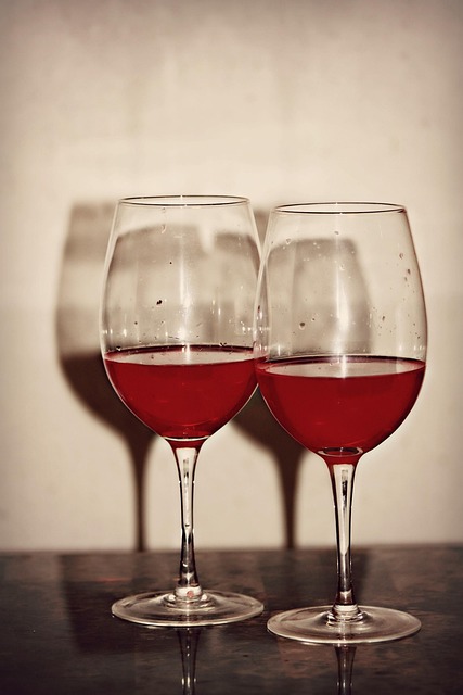 Wine two glasses -356269_640