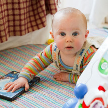 Baby-and Toys 84552_640