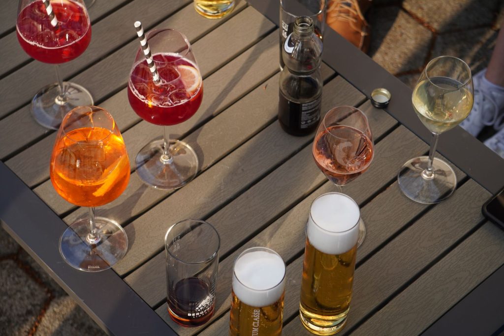 drinks in glasses on a banquet table